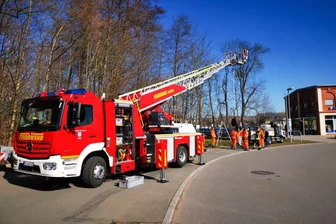 Sicher im Schacht: In Flöha trainieren Feuerwehr und Flussmeisterei gemeinsam - Feuerwehr und Flussmeisterei haben in Flöha gemeinsam an einem Schacht geübt.