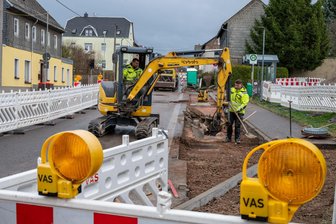 Sicherheit bei Starkregen: Bald wieder freie Fahrt in Erlau - Die Baustelle für die Regenwasserleitung in Erlau.