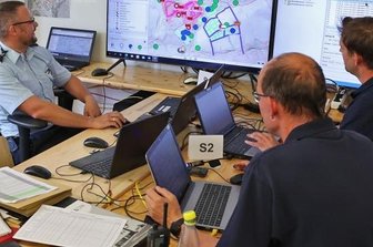 Sicherheitskräfte zeigen Präsenz für reibungslose Grand-Prix-Tage - Auch die Mobile Leitstelle der Feuerwehr des Landkreises Zwickau hat den Sachsenring im Blick.