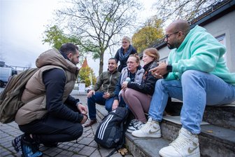 Sicherheitslage in der Plauener Innenstadt: „Die Jugendlichen trinken Alkohol aus Saftflaschen“ - Mit Franziska Klinner von der Mobilen Jugendarbeit Plauen (Dritte von links) kamen die Sozialarbeiter am Dienstag ins Gespräch.