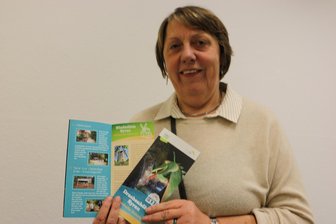 Sie arbeitet seit 30 Jahren in der Drachenhöhe Syrau – und hat schon viel erlebt: „Einmal brachten uns Leute tatsächlich Rouladen mit“ - Heidrun Bauer mag die Windmühle genauso wie die Drachenhöhle.