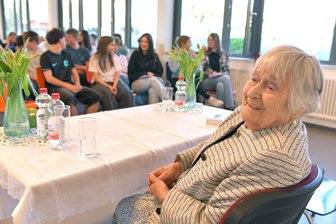 Sie fuhr freiwillig mit nach Auschwitz: Holocaust-Überlebende Lydia Tischler spricht mit Oberschülern in Oederan - Lydia Tischler sprach mit Neunt- und Zehntklässlern der Oberschule Oederan.