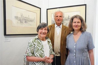 Sie hat ihr Studium bei Wolfgang Mattheuer absolviert - Christa Oehlke mit ihrem ehemaligen Mitschüler Siegfried Kluge sowie Martina Bundzus.