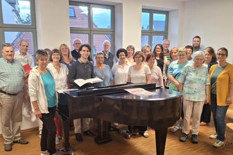 „Sie ist ein Kleinod, ein richtiges Schmuckstück“: Kirchenmusiker Pascal Kaufmann schwärmt für die Kirche Hohenfichte - Der Chor trifft sich einmal pro Woche zur Probe im Stadthaus Augustusburg.