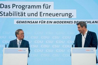 Sie spielen wieder im Team - Wollen mit klaren Rollen an einem Strang ziehen: Armin Laschet, CDU-Kanzlerkandidat, und Bayerns Ministerpräsident Markus Söder.