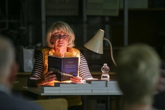 Sie traf Thomas Gottschalk und begleitete bewegende Kriminalfälle der Region: Lesung mit Gabi Thieme in Lunzenau - Autorin Gabi Thieme ist in der Stadtbücherei Lunzenau zu Gast.