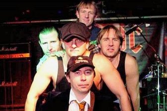 Sie tun es wieder: AC/DC-Tribute-Band kommt heute nach Annaberg - Špejbl's Helprs kommen heute Abend nach Annaberg.
