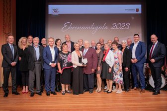 Sie zeigen Herz für andere: 18 Vogtländer für ihr Engagement ausgezeichnet - Der Vogtlandkreis würdigte 18 Ehrenamtler bei der Ehrenamtsgala im königlichen Kurhaus in Bad Elster für ihr Engagement.
