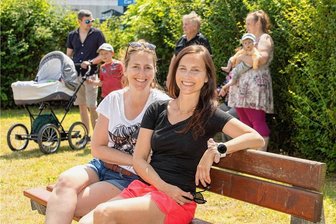 Sie zeigen, wie‘s geht: Die Neundorfer haben den Plauener Ortsteil zu neuem Leben erweckt - Nicol Sämann und Moreen Dietzsch haben den Verein mitgegründet. Nicht im Bild ist Anja Ohme.