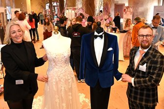 Sieben Dinge, die eine Hochzeit noch schöner machen: Schloss Rochlitz setzt neue Trends - Anja Lantzsch vom Brautausstatter Kronenglanz und Sandro Schönau von Edelmann-Maßbekleidung zur Hochzeitsmesse „Yes“ auf Schloss Rochlitz.