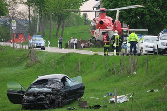 Sieben Menschen bei schwerem Unfall verletzt -