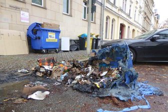 Sieben Mülltonnen angezündet - Tatverdächtiger festgenommen -