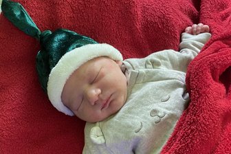 Sieben Weihnachtsbabys in Chemnitz - Der kleine Kilian kam am 24. Dezember 2024 im DRK-Klinikum auf die Welt.