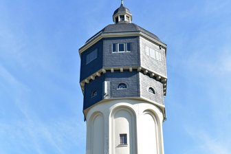 Siebenlehn feiert 30. Wasserturmfest – mit Holzsägen, Hüpfburg und Open End - Der Wasserturm in Siebenlehn ist Mittelpunkt des gleichnamigen Festes am Sonnabend.