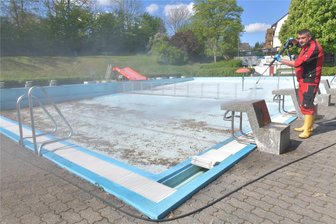Siebenlehn: Putztage im Romanusbad - Im Romanusbad Siebenlehn findet am Freitag und am Samstag ein großer Frühjahrsputz an statt. Der verantwortliche Rettungsschwimmer Marcel Säurich hofft auf viele Helfer.