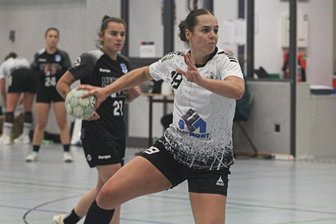 Siebenmeter-Drama: Handballerinnen des SV Rotation Weißenborn lassen in Riesa erneut Federn - Sieg verpasst: Die Weißenbornerinnen um Julia Kiulies vergaben am Samstag 4 Siebenmeter.