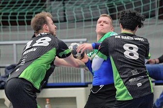 Siebenter Versuch soll sitzen - Max Briest (Mitte), hier im Test gegen Most, gehört zu den Leistungsträgern der Zwönitzer und will das gegen Dresden zeigen. 