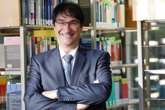 Sieg im ersten Wahlgang: Stephan Kassel mit absoluter Mehrheit als Rektor der Westsächsischen Hochschule Zwickau wiedergewählt - Er hat gut lachen: Professor Dr.-Ing. Stephan Kassel ist als Rektor der WHZ wiedergewählt worden.