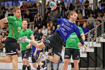 Sieg nach packender Partie - Spannung pur und rassige Szenen bot die Oberligapartie des HC Glauchau/Meerane (im Bild Christian Staude) gegen Köthen.