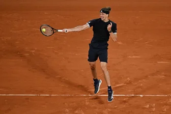Sieg um 0:49 Uhr: Zverev nach Nachtschicht im Achtelfinale - Alexander Zverev schlägt sich ins Achtelfinale der French Open durch.