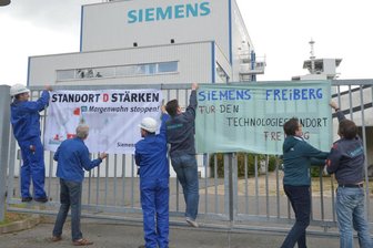 Siemens-Mitarbeiter zeigen Flagge -
