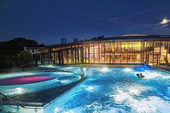 Signal nach Dresden: Kreisräte im Erzgebirge lehnen geplantes Wassergesetz ab - Von der Wasserentnahmegebühr durch das neue Wassergesetz würde auch das Gesundheitsbad Actinon in Bad Schlema betroffen sein. 