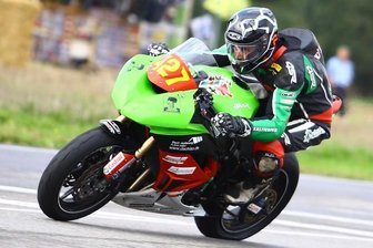 Silber im Gepäck - Nach vorn gefahren: Rico Vetter hat auf seiner Kawasaki beim Frohburger Dreieckrennen die Plätze 2, 5 und 7 belegt.