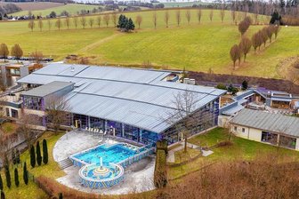 Silber-Therme Warmbad: Baustart für 27 Millionen-Euro-Projekt im Frühjahr 2024 anvisiert - Die Silber-Therme im Wolkensteiner Ortsteil Warmbad soll ab Frühjahr 2024 saniert werden.