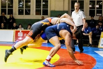Silbermedaille steht früh fest - Ausgerechnet im letzten Kampf musste sich Thalheims Superschwergewichtler Dominik Klann (oben) am Samstag erstmals in dieser Saison auf der Matte geschlagen geben. In die Statistik floss die Niederlage allerdings nicht ein - die Gastgeber gewannen am Grünen Tisch mit 40:0 