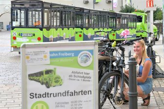 Silberstadtbahn tuckert jetzt jeden Tag durch Freibergs Altstadt - Am Schlossplatz beginnt und endet die Tour mit der Silberstadtbahn durch Freibergs Altstadt bis zur Reichen Zeche.