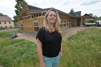 Silberstraße: Zwei Kinderärztinnen bauen eine neue Praxis in Wilkau-Haßlau - In einem Jahr will die Kinder- und Jugendärztin Katja Löst (im Bild) mit ihrer Kollegin Britta Herbst in dem Neubau eine Kinderarztpraxis betreiben.