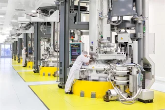 Siltronic kauft mehr Grünstrom für Werk in Freiberg - In Freiberg hatte der Waferhersteller Siltronic in diesem Jahr einen Erweiterungsbau für Fertigungsanlagen der neuesten Generation eingeweiht. Das Unternehmen produziert hier Siliziumwafer für die Chipindustrie.