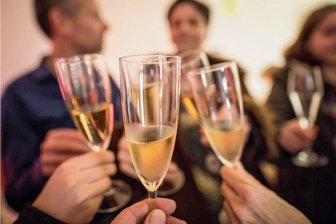 Silvester noch nichts vor? Tipps für Kurzentschlossene in Chemnitz - Wer Lust auf Party zum Jahreswechsel hat, wird in Chemnitz fündig. Und für viele Veranstaltungen gibt es auch noch Karten. 