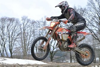 Silvesterenduro: In Venusberg dröhnen die Motoren - Philipp Görner drehte in Zwönitz beim Heiligabend-Enduro seine Runden. Zu Silvester steht das nächste Spektakel an.