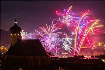 Silvesternacht bringt Farbe ins Lichterland Erzgebirge - Ein besonders schöner Blick auf Marienberg bot sich vom Galgenberg