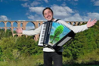 Silvio André veröffentlicht neuen Titel: „Ich bin verliebt in mein Vogtland“ - Silvio Kuhnert (54) alias Silvio Andrè veröffentlicht eine neue Single „Ich bin verliebt in mein Vogtland“.