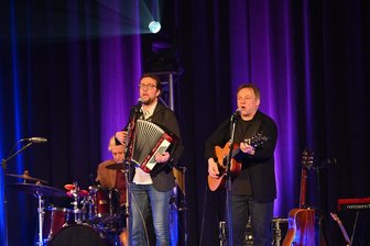 Simon & Garfunkel-Sound im Stollberger Bürgergarten - Die Simon & Garfunkel Revival Band hat das Publikum in Stollberg begeistert.