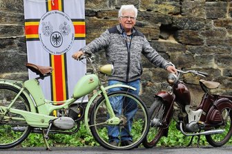 Simson-Fahrer aufgepasst: Pöhlbergpreis in Annaberg wartet mit Neuheit auf - Vereinsikone Eberhard Kronstein blickt bereits gespannt auf den nächsten Pöhlbergpreis. Wie viele historische Simson-Mopeds SR 1, SR 2 und SR 2E werden wohl zur Gleichmäßigkeitsfahrt antreten?