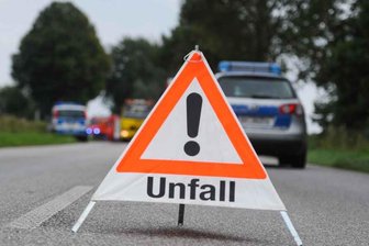 Simson-Fahrer bei Unfall in Aue schwer verletzt - In Aue kam ein Mopedfahrer nach einem Unfall ins Krankenhaus.