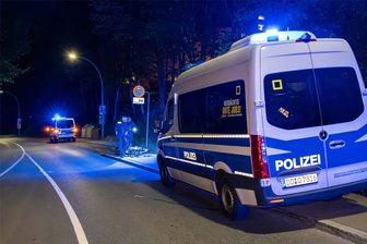 Simson-Fahrer flüchtet in Aue vor Kontrolle der Polizei und baut Unfall - Blick auf die Einsatzstelle an der Dr.-Otto-Nuschke-Straße in Aue: Hier verunglückte am Montag ein Moped-Fahrer.