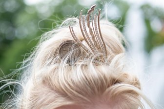 Sind die Freiberger Silberstadt-Königinnen überhaupt noch zeitgemäß? - Diese Krone wird von Königin zu Königin weitergereicht.