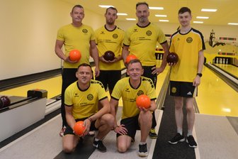 Sind die Kegler des SKV Auerbach wieder im Aufwind? - Liebäugeln sogar mit einem Medaillenplatz: Chris Ehrhardt (hinten von links), Tobias Rössel, Nico Schädlich, Simon Donner, Lars Stock (vorne von links) und Christian Steiner.