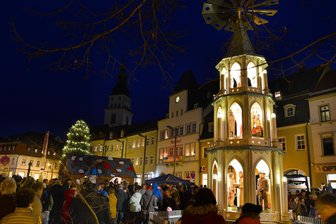 Sind die Lichtlein angezündet: Das erste Adventswochenende in der Region Mittweida - In Frankenberg wird die Pyramide am Freitag angeschoben.