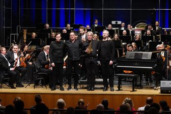 Sinfoniekonzert in Reichenbach: Gewagtes Zusammenwirken kommt an - Die Vogtland Philharmonie musizierte am Mittwoch im Neuberinhaus gemeinsam mit dem Manfred Bründl Jazzquartett.