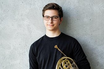 Sinfoniekonzert in Reichenbach stellt Klang des Horns in den Mittelpunkt - Hornist Tillmann Höfs ist Solist des Sinfoniekonzerts der Vogtlandphilharmonie am Mittwoch.