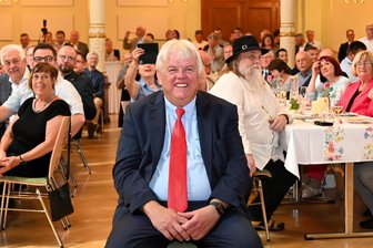 „Sing, mei Dieter, sing“: Die Bilder und Anekdoten zum 60. Geburtstag von Hainichens OB Greysinger - Hainichens OB Dieter Greysinger feierte am Montag seinen 60. Geburtstag.