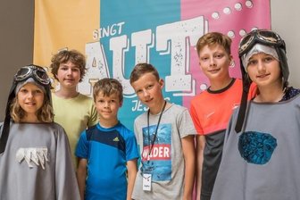 Singen, tanzen, spielen: In nur fünf Tagen zum fertigen Musical - Elisa (11), Elia Samuel (13), Benedikt (9), Simeon (12), Johannes (11) und Hannah Marisa (11) aus Burgstädt stehen am Samstag mit auf der Bühne.