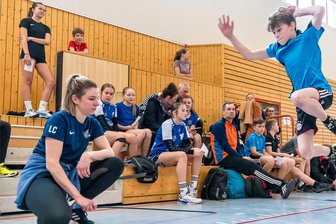 Sinkendes Leistungsniveau bereitet Schulsportkoordinator des mittleren Erzgebirges Sorgen - Im Dreierhopp gab unter anderem Pepe Ludwig von der Oberschule Olbernhau alles, um eine gute Weite zu erzielen.
