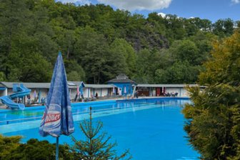 Sinnloser Einbruch? Diebe stehlen Centbeträge in einem Freibad im Vogtland - Im Freibad Mylau wurde in der Nacht auf Sonntag eingebrochen