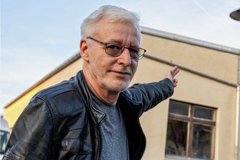 Sirene löst Streit in Röthenbach aus: Unnötiger Lärm oder wichtige Warnung? - Bernhard Reuter möchte die Sirene in Röthenbach wieder hören, zumindest für den Bevölkerungsschutz im Katastrophenfall. Mit dem gefundenen Kompromiss ist der Röthenbacher zufrieden. Nicht so Anwohner Stefan Löffler, dessen Haus nur 17 Meter Luftlinie von der Sirene entfernt ist. 